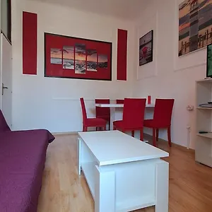 Red Blue With Private Parking And Gray Blue Apartment Pula